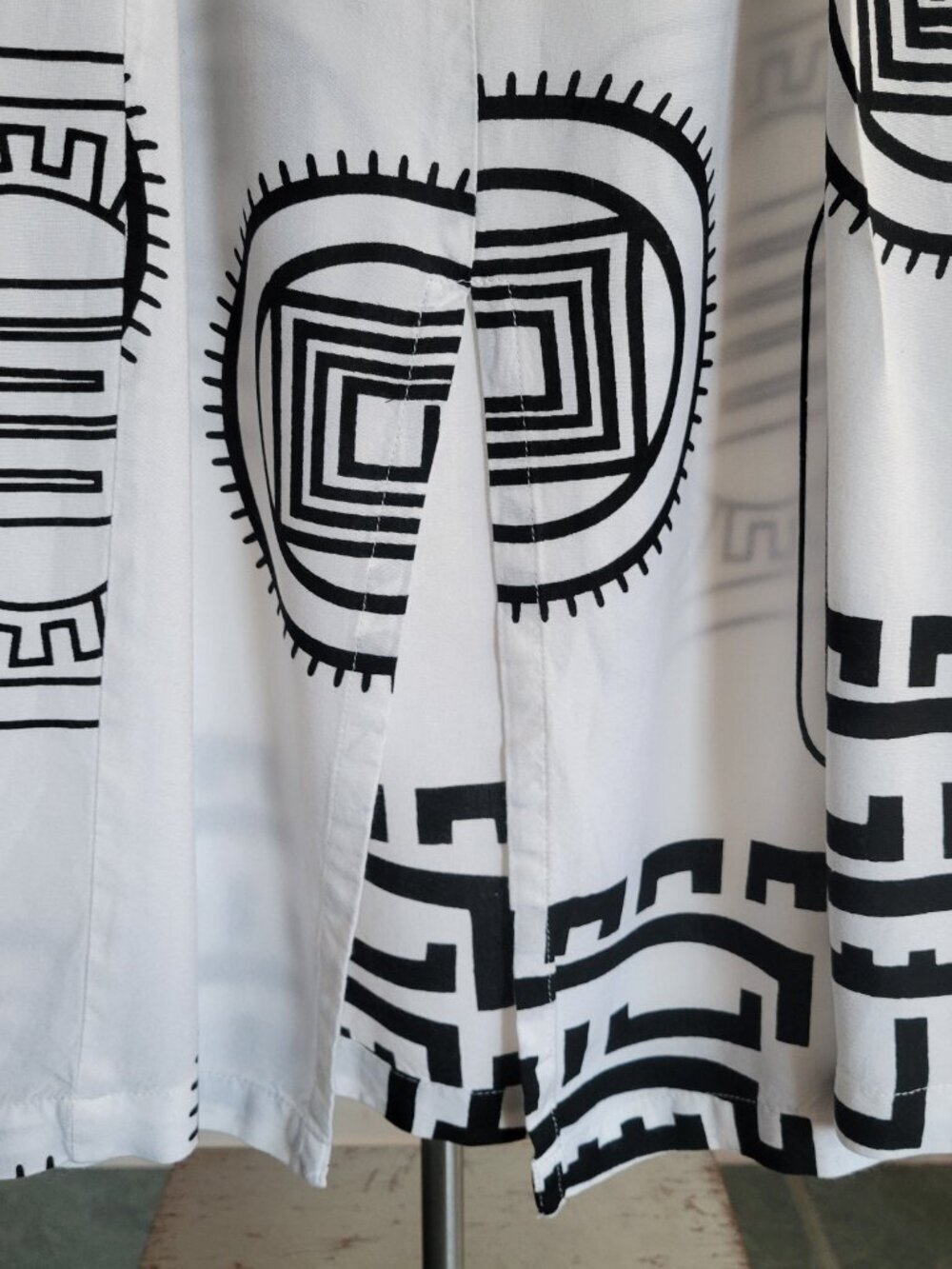 AS*HRO-Bohemian White Elasticized Long Skirt w/Side Pockets & Ethnic Prints- XXL - Picture 4 of 8